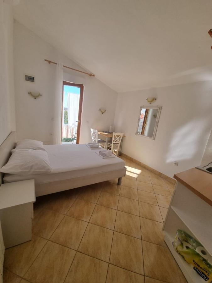 Apartmani Toni Poce 2 Primošten Buitenkant foto
