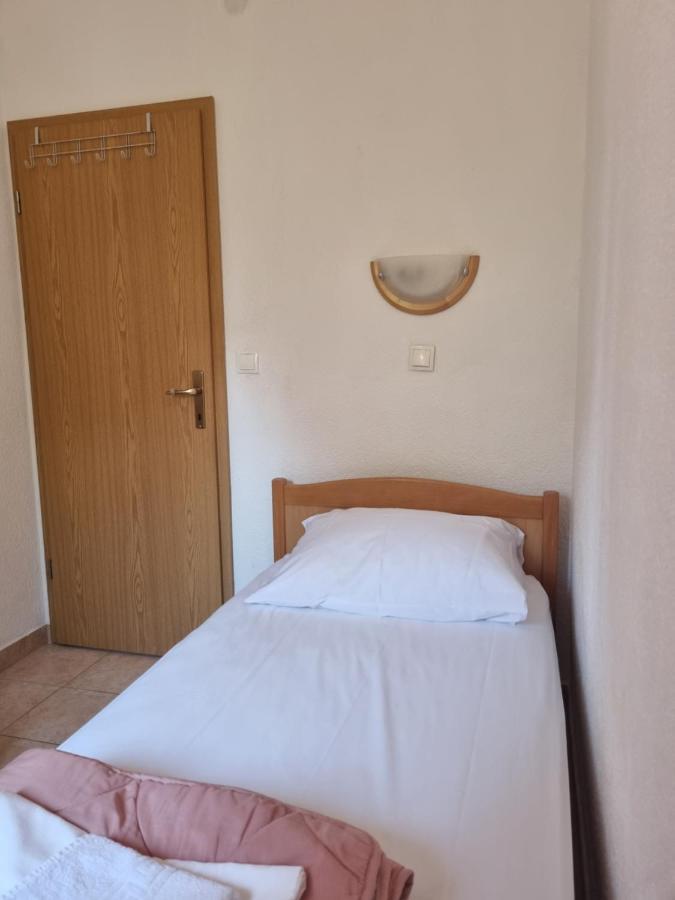 Apartmani Toni Poce 2 Primošten Buitenkant foto